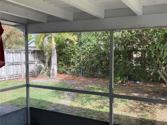 Home for rent at 9469 SW 53rd St 9469 - photo 7450790