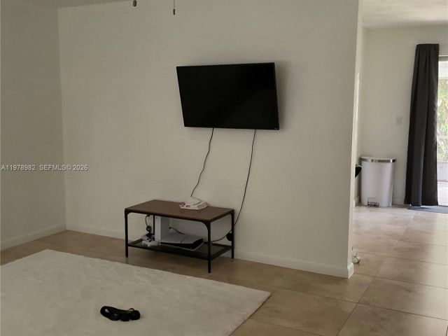 Home for rent at 9469 SW 53rd St 9469 - photo 7450791