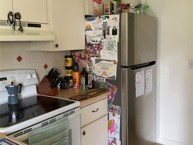 Home for rent at 9469 SW 53rd St 9469 - photo 7450793