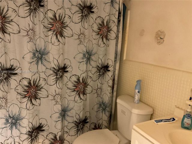 Home for rent at 9469 SW 53rd St 9469 - photo 7450794