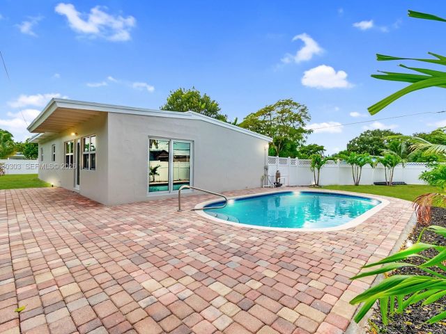 Home for rent at 3137 SW 15th St - photo 7482843