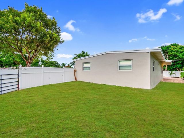 Home for rent at 3137 SW 15th St - photo 7482845