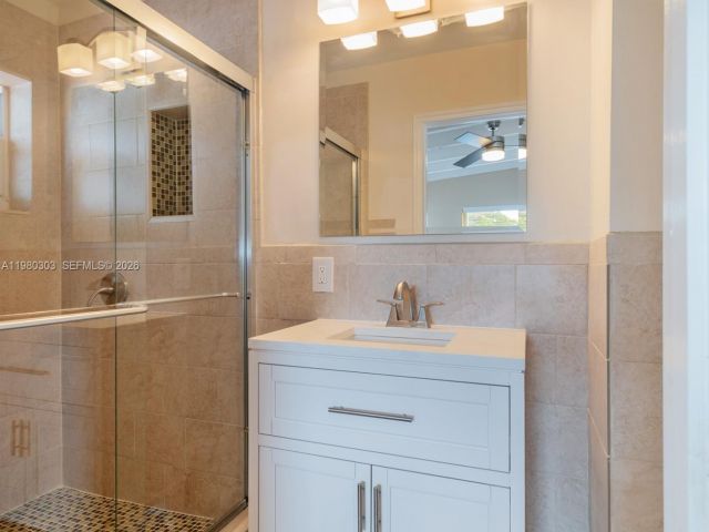 Home for rent at 3137 SW 15th St - photo 7482859