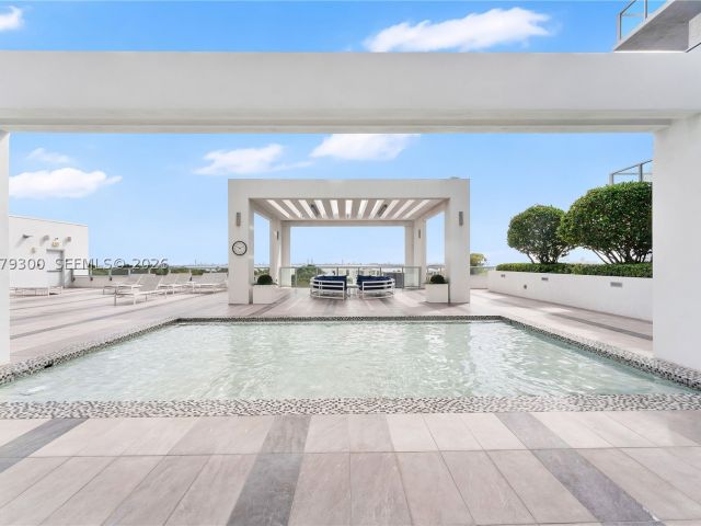 1-bedroom condo for sale in Miami - 3900 Biscayne Blvd S-916 - MondialRealty