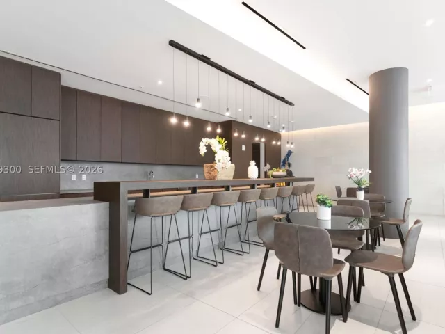 1-bedroom condo for sale in Miami - 3900 Biscayne Blvd S-916 - MondialRealty