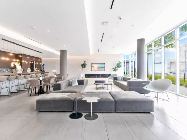 1-bedroom condo for sale in Miami - 3900 Biscayne Blvd S-916 - MondialRealty