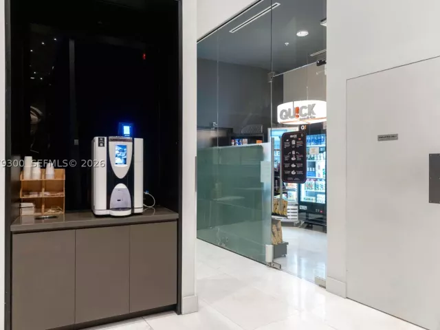 1-bedroom condo for sale in Miami - 3900 Biscayne Blvd S-916 - MondialRealty