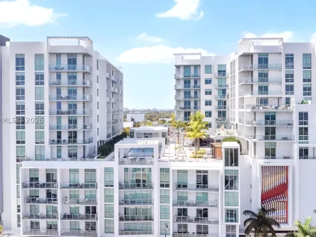 1-bedroom condo for sale in Miami - 3900 Biscayne Blvd S-916 - MondialRealty