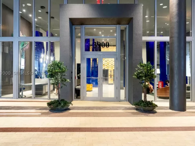 1-bedroom condo for sale in Miami - 3900 Biscayne Blvd S-916 - MondialRealty