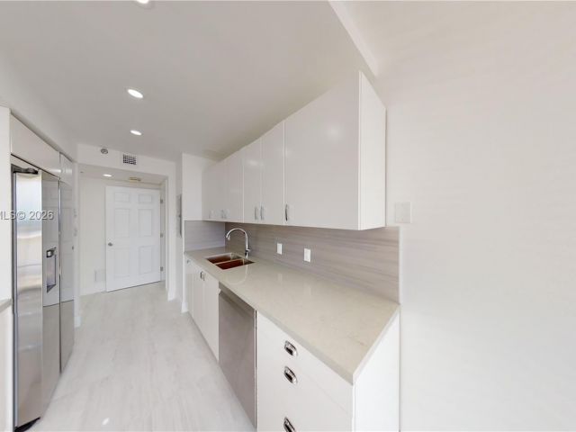 Apartment for sale  Unit #1812 - photo 7487630