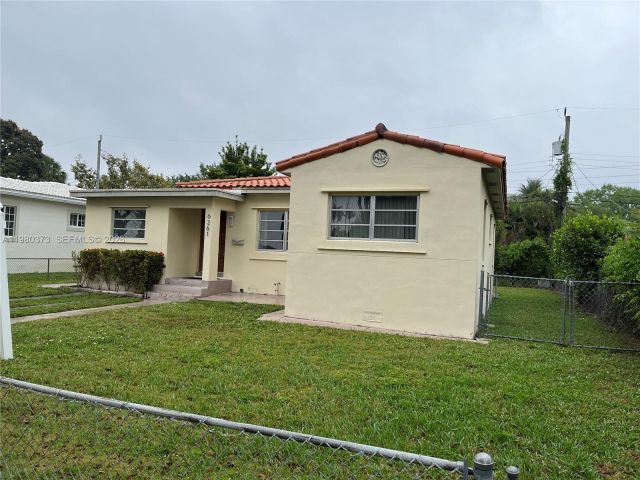 Home for rent at 6261 NW 40th St - photo 7487348