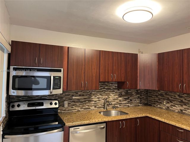 Home for rent at 6261 NW 40th St - photo 7487354