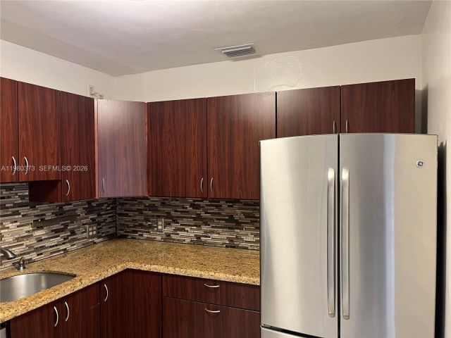 Home for rent at 6261 NW 40th St - photo 7487356