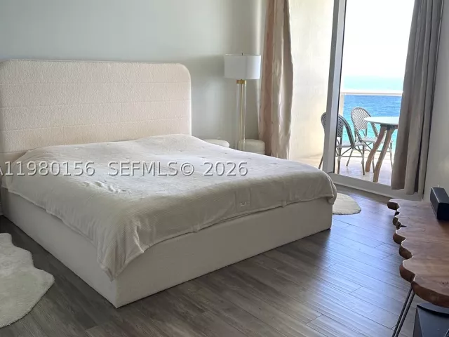 3-bedroom condo for rent in Sunny Isles Beach - 19111 Collins Ave 803 - MondialRealty
