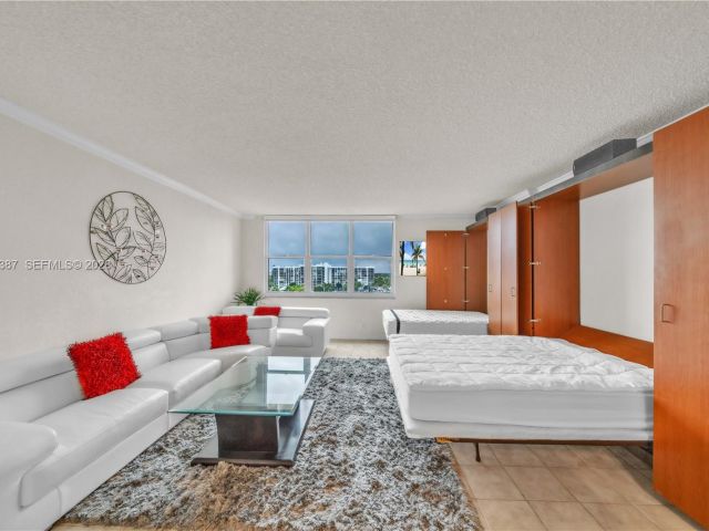 condo for rent in Hollywood - 2501 S Ocean Dr 727(Available April 03) - MondialRealty