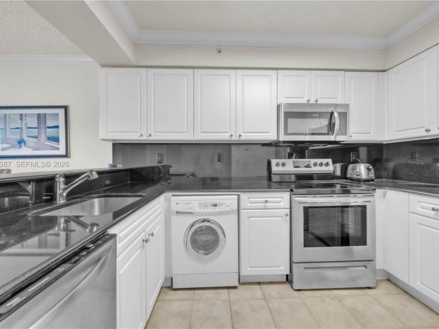 condo for rent in Hollywood - 2501 S Ocean Dr 727(Available April 03) - MondialRealty