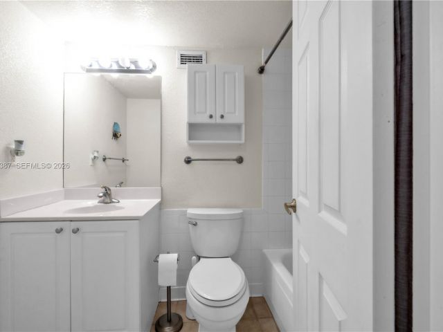 condo for rent in Hollywood - 2501 S Ocean Dr 727(Available April 03) - MondialRealty