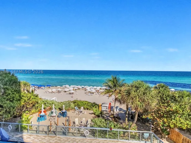 2-bedroom condo for sale in Sunny Isles Beach -  - MondialRealty
