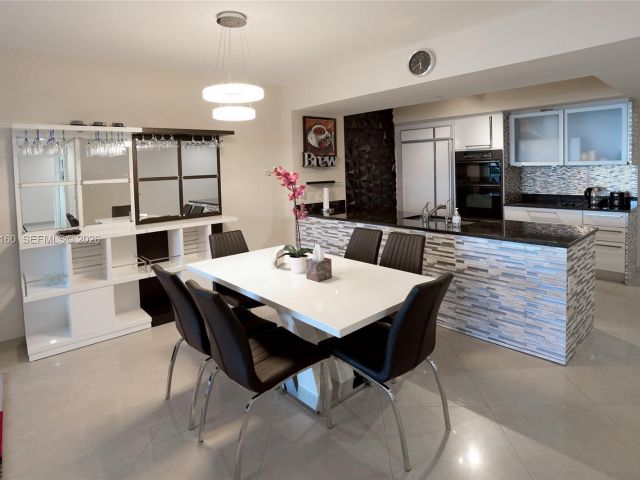 Apartment for rent  Unit #4111 - photo 7499491