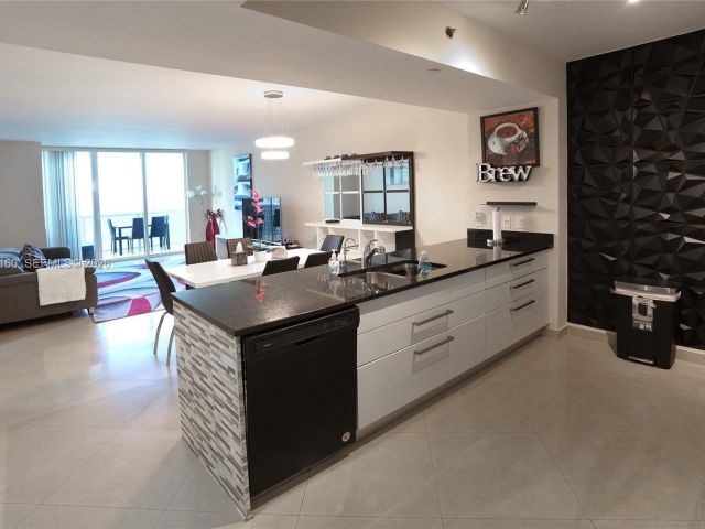 Apartment for rent  Unit #4111 - photo 7499492