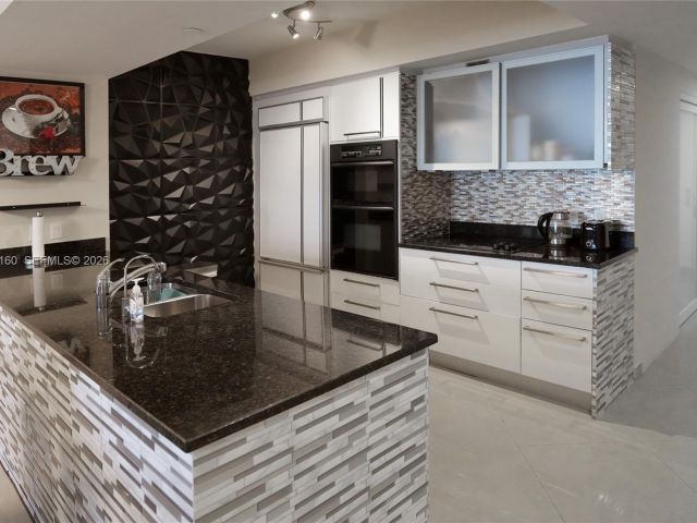 Apartment for rent  Unit #4111 - photo 7499493