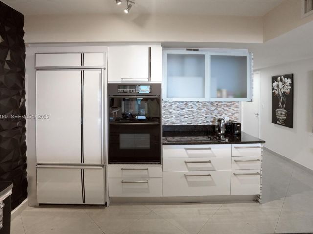 Apartment for rent  Unit #4111 - photo 7499494