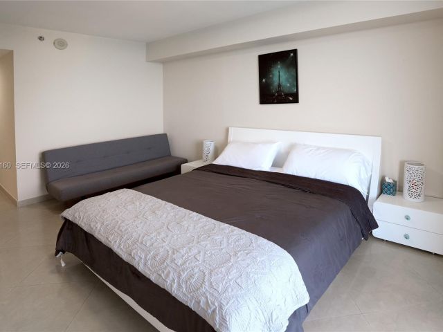 Apartment for rent  Unit #4111 - photo 7499497