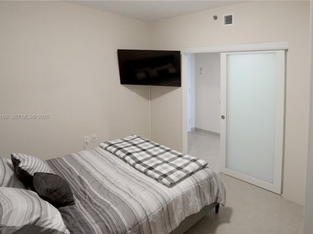 Apartment for rent  Unit #4111 - photo 7499502