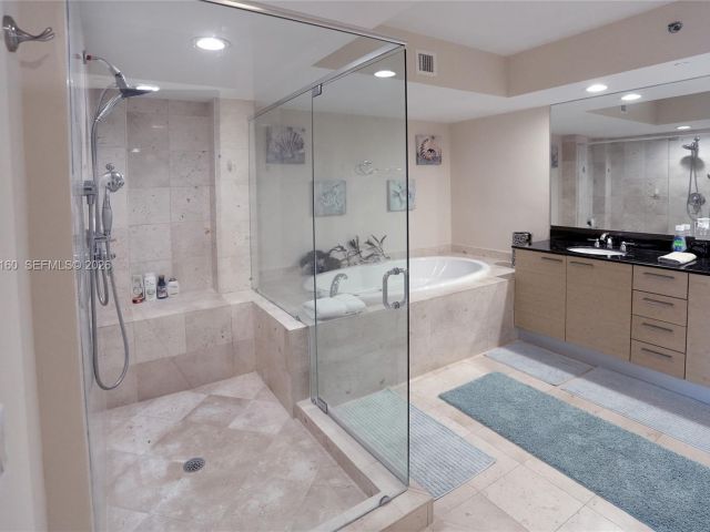 Apartment for rent  Unit #4111 - photo 7499505