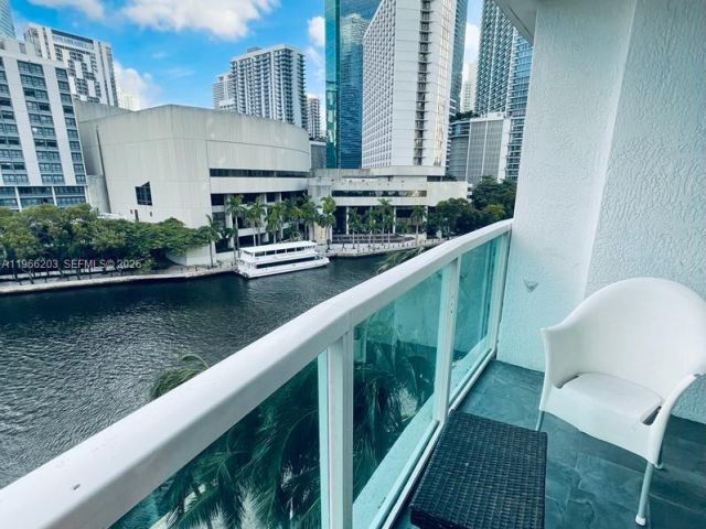 2-bedroom condo for rent in Miami - 31 SE 5th St 601 - MondialRealty