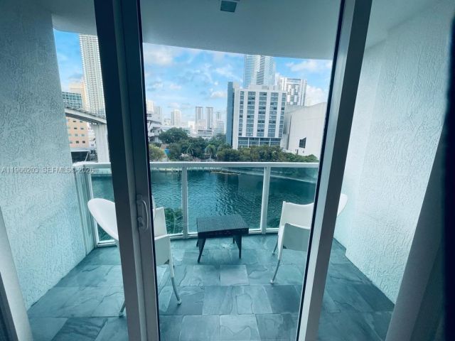2-bedroom condo for rent in Miami - 31 SE 5th St 601 - MondialRealty