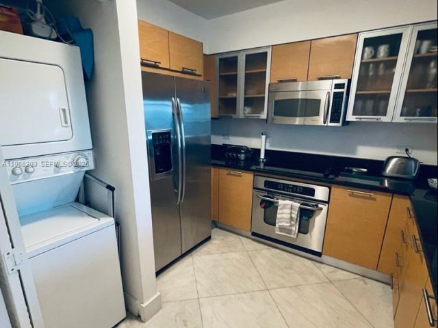 2-bedroom condo for rent in Miami - 31 SE 5th St 601 - MondialRealty