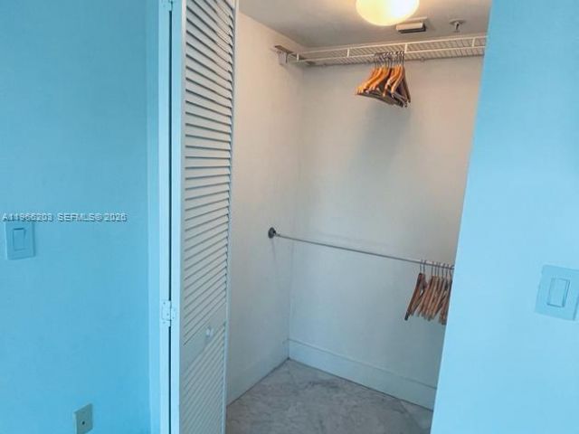 2-bedroom condo for rent in Miami - 31 SE 5th St 601 - MondialRealty