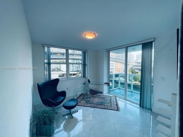 2-bedroom condo for rent in Miami - 31 SE 5th St 601 - MondialRealty