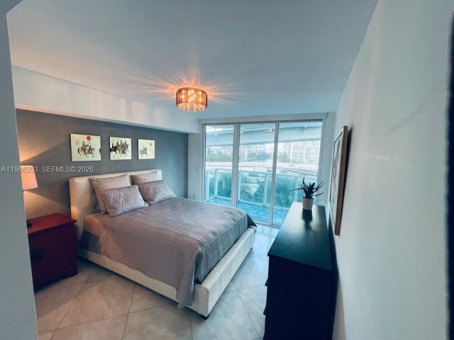 2-bedroom condo for rent in Miami - 31 SE 5th St 601 - MondialRealty