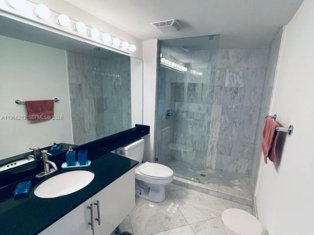 2-bedroom condo for rent in Miami - 31 SE 5th St 601 - MondialRealty