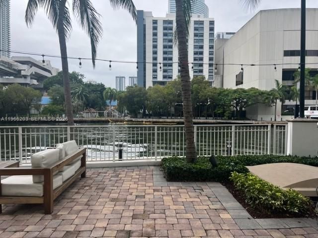 2-bedroom condo for rent in Miami - 31 SE 5th St 601 - MondialRealty