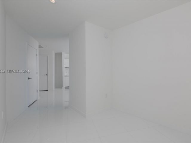 Apartment for rent  Unit #3402 - photo 7487993