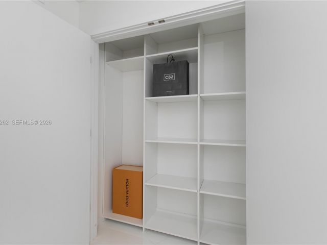 Apartment for rent  Unit #3402 - photo 7487994