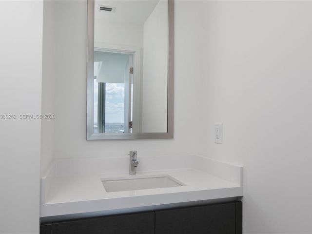 Apartment for rent  Unit #3402 - photo 7487995