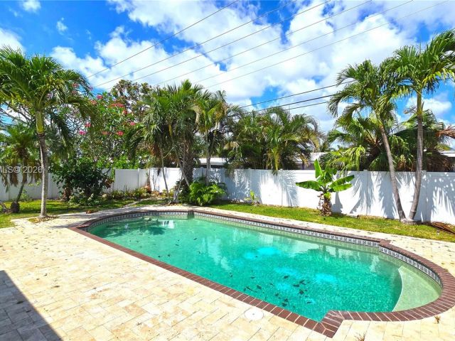 Home for rent at 909 SW 9th Ave - photo 7453271