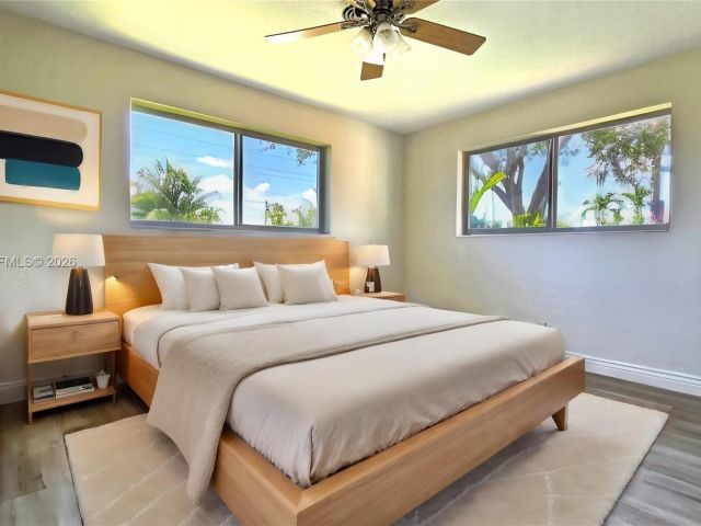 Home for rent at 909 SW 9th Ave - photo 7453273