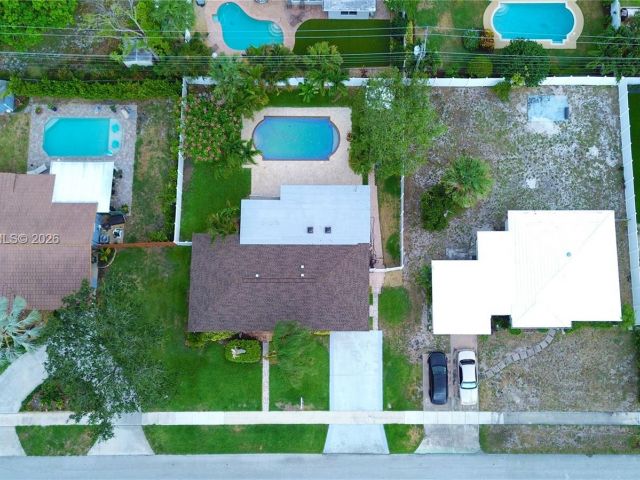 Home for rent at 909 SW 9th Ave - photo 7453275