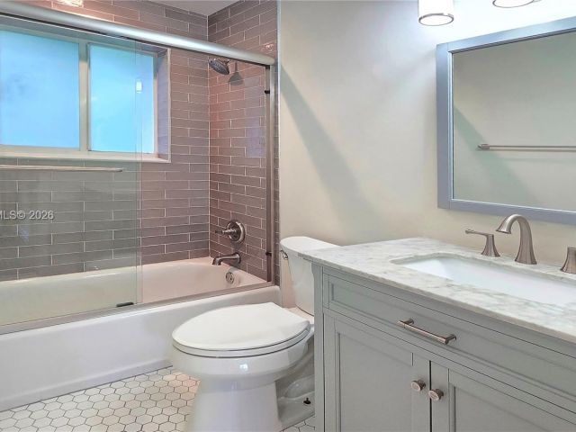 Home for rent at 909 SW 9th Ave - photo 7453277