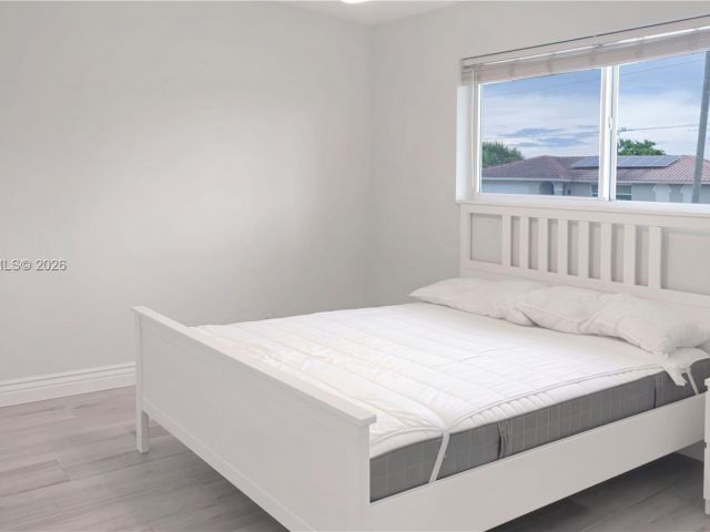 Home for rent at 909 SW 9th Ave - photo 7453284