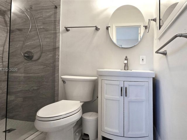 Home for rent at 909 SW 9th Ave - photo 7453285