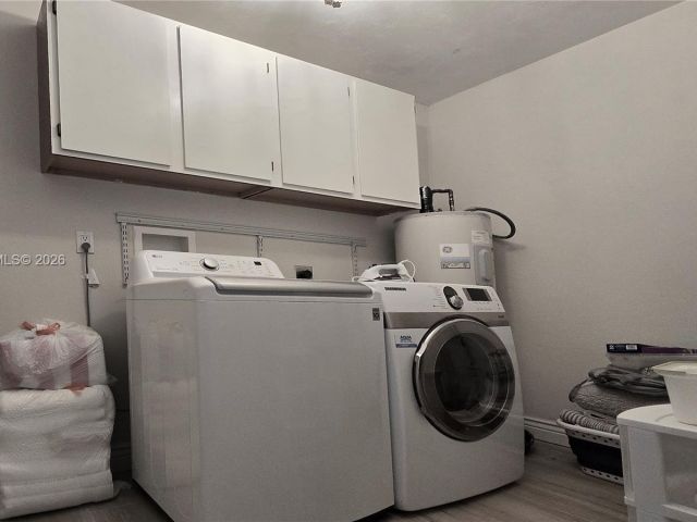 Home for rent at 909 SW 9th Ave - photo 7453286