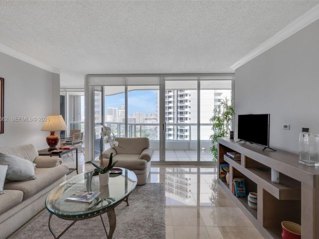 Apartment for sale  Unit #1802 - photo 7505487