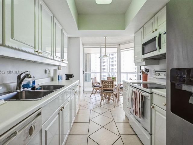 Apartment for sale  Unit #1802 - photo 7505493