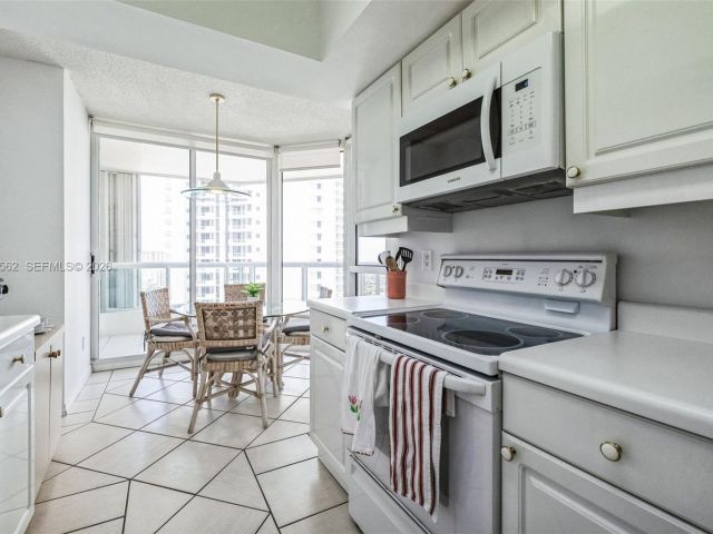 Apartment for sale  Unit #1802 - photo 7505494